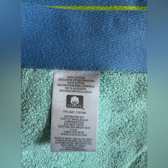 Oversized Beach Towel  (Turtle print )40” X 72” - Picture 4 of 4